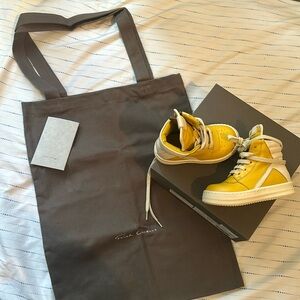 Authentic Rick Owen’s Kids BABY GEO SIZE 21 
Lightly worn ONCE.